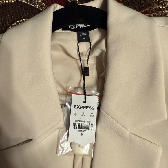 Beautiful New Express Pant Suit - Picture 4 of 5